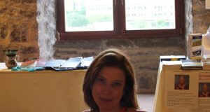 “Aperitivo in Giardino – con Autori e Produttori”, ospite il 22/5 l’autrice Chiara Guidarini