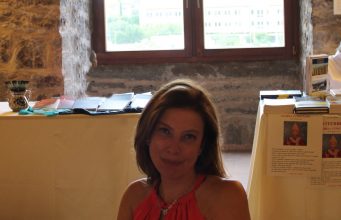 “Aperitivo in Giardino – con Autori e Produttori”, ospite il 22/5 l’autrice Chiara Guidarini