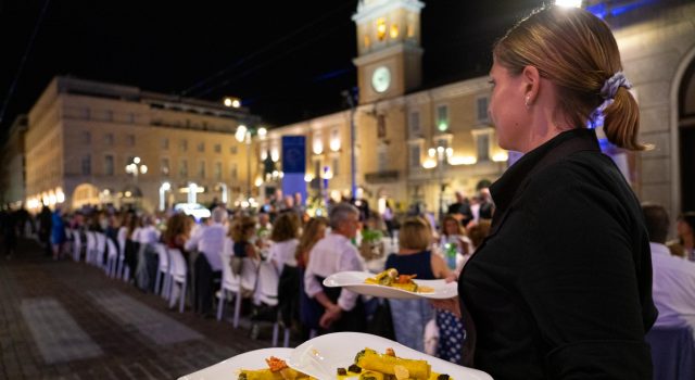 “Cena dei Mille”: la città ducale diventa un ristorante a cielo aperto