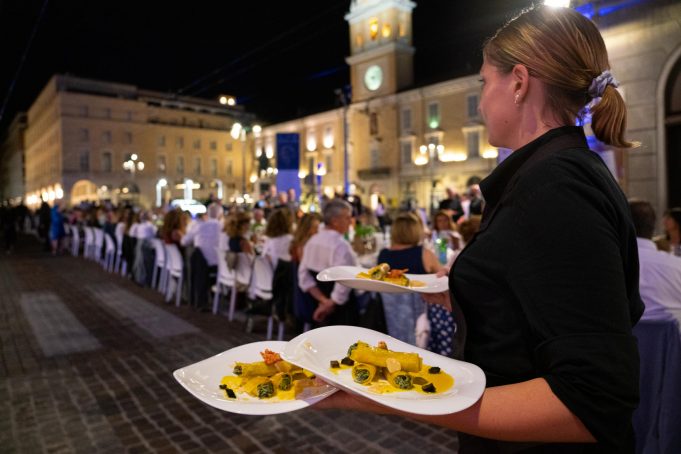 “Cena dei Mille”: la città ducale diventa un ristorante a cielo aperto