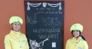 Le Sfogline Volanti sfrecciano sotto le Due Torri per celebrare la Festa del Pane