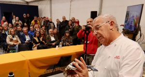 Ferrara: Igles Corelli presenta la ricetta del suo risotto al granchio blu